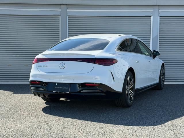 MERCEDES BENZ EQS