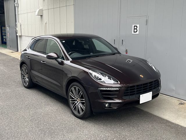 PORSCHE Macan