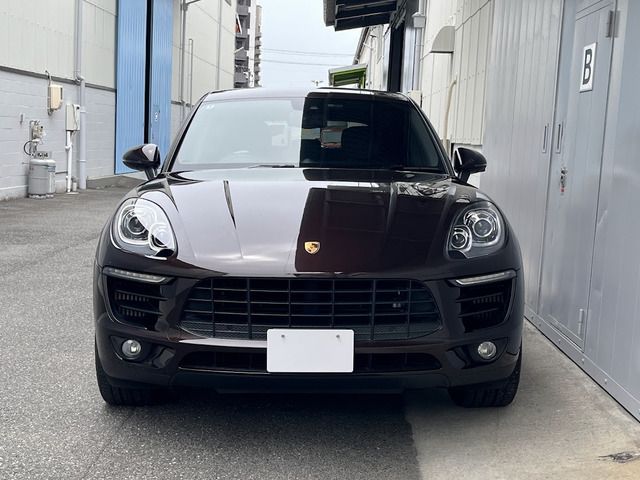 PORSCHE Macan