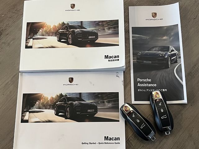 PORSCHE Macan