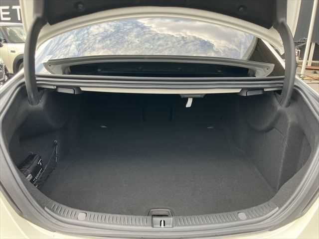 MERCEDES BENZ E class sedan