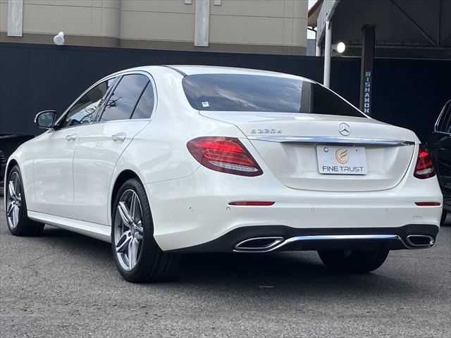 MERCEDES BENZ E class sedan