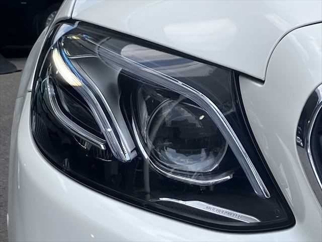 MERCEDES BENZ E class sedan