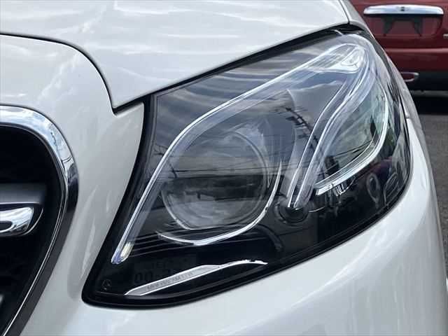 MERCEDES BENZ E class sedan