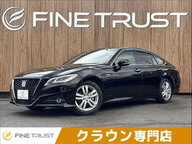 CROWN sedan hybrid