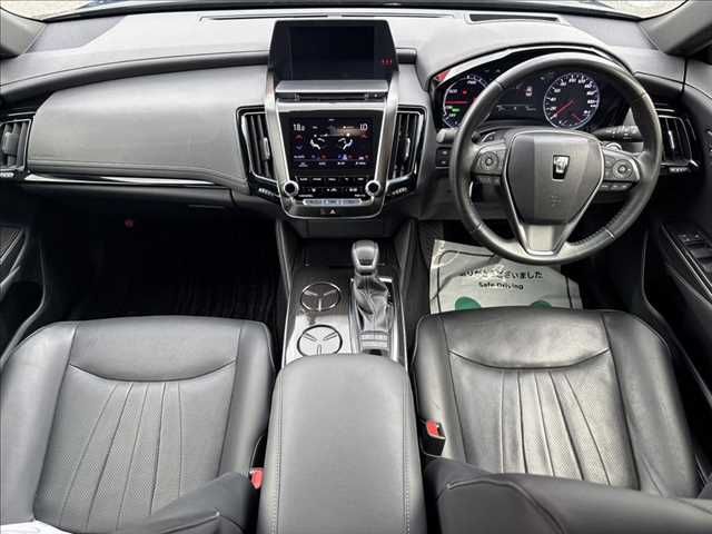 CROWN sedan hybrid