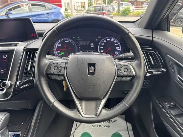 CROWN sedan hybrid