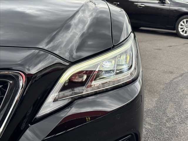 CROWN sedan hybrid