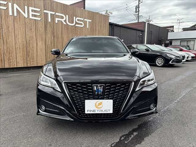 CROWN sedan hybrid