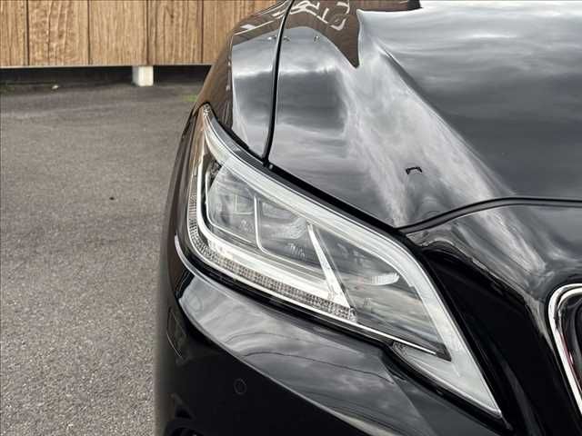 CROWN sedan hybrid