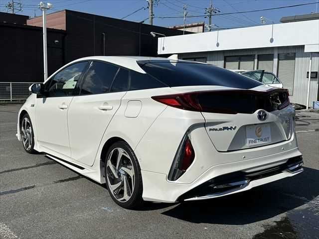 PRIUS PHV