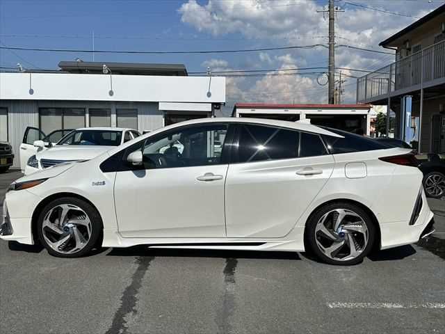PRIUS PHV