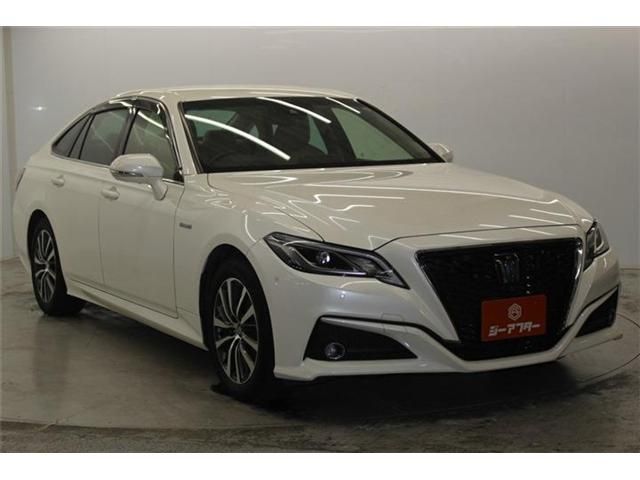CROWN sedan hybrid