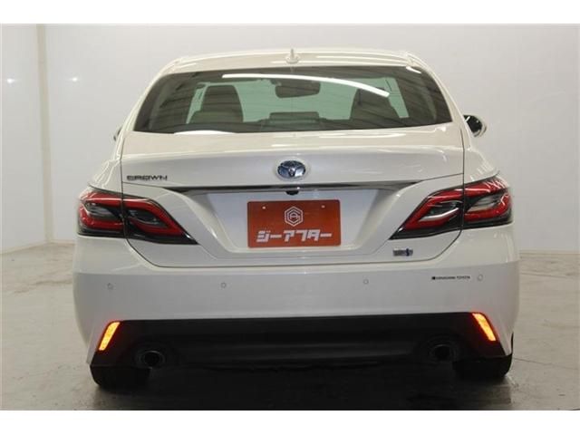 CROWN sedan hybrid