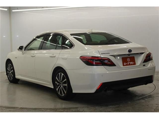 CROWN sedan hybrid