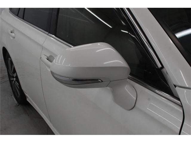 CROWN sedan hybrid