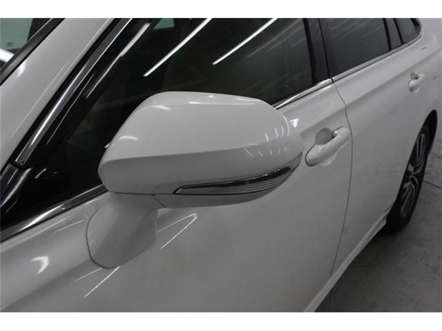 CROWN sedan hybrid