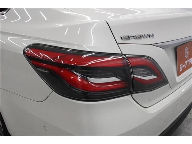 CROWN sedan hybrid