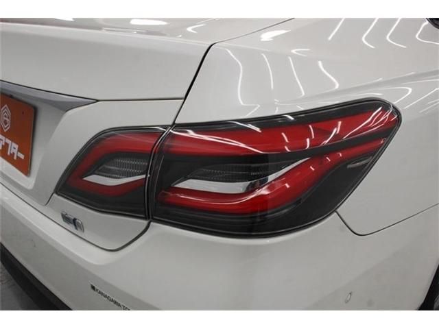 CROWN sedan hybrid