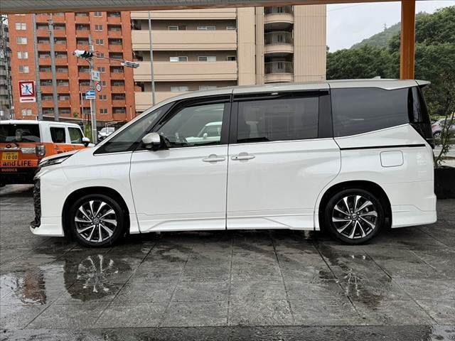 VOXY HYBRID
