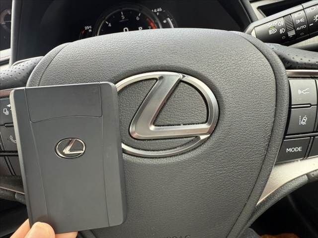 LEXUS UX200