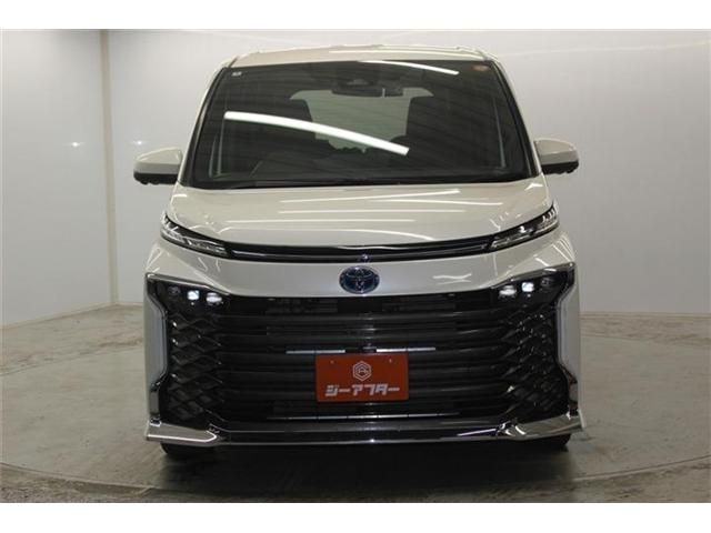 VOXY HYBRID