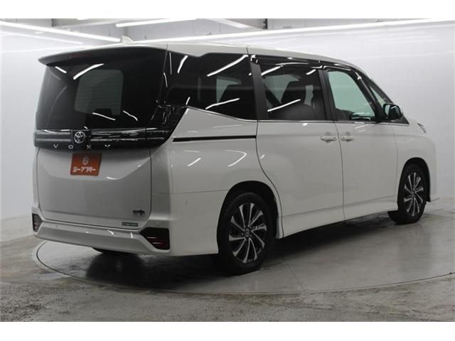 VOXY HYBRID