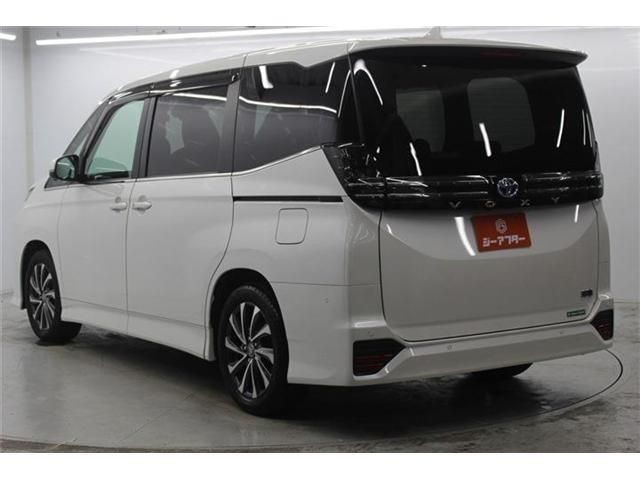 VOXY HYBRID