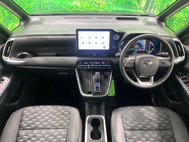 VOXY HYBRID