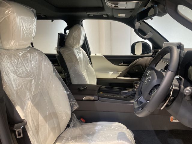 LEXUS LX600
