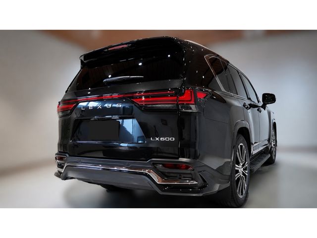 LEXUS LX600