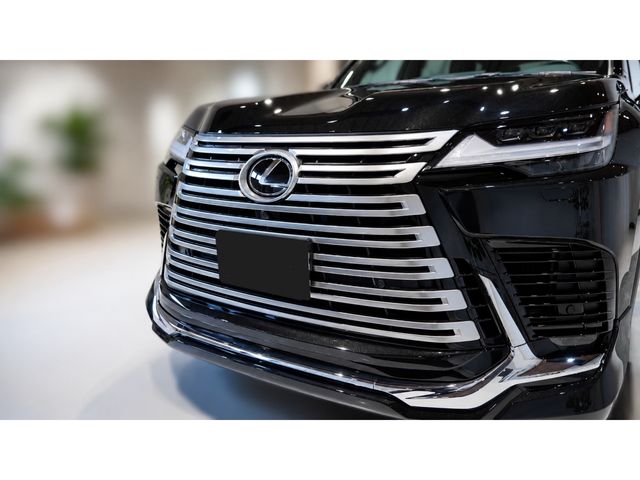 LEXUS LX600