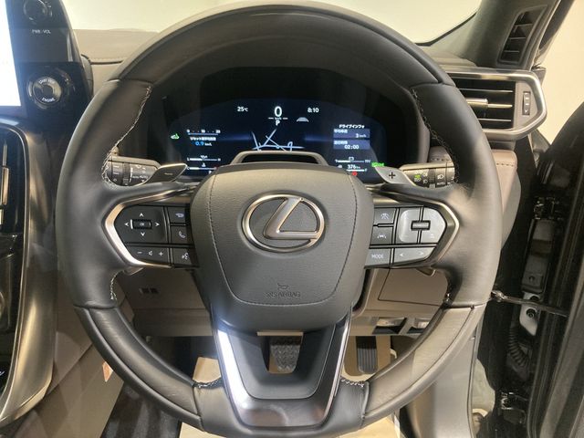 LEXUS LX600