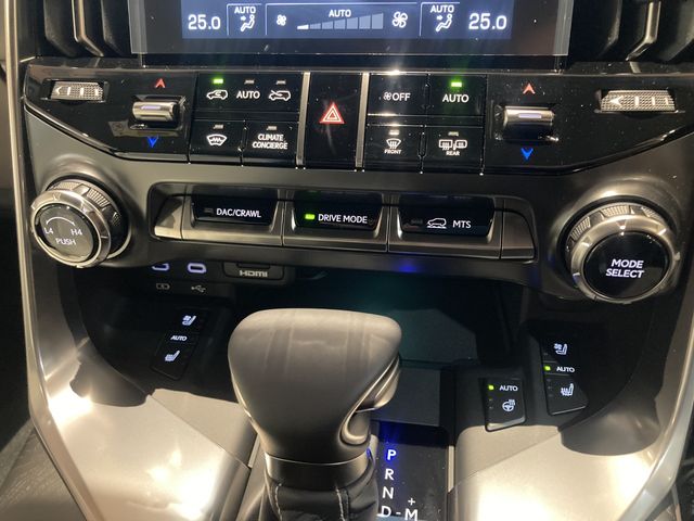 LEXUS LX600