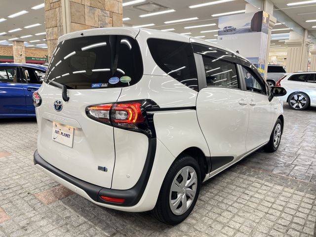 SIENTA HYBRID