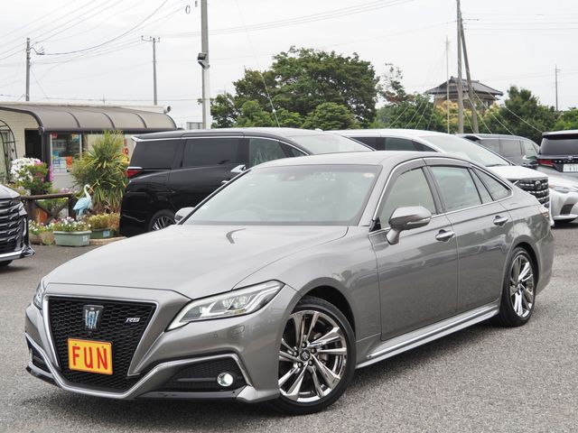 CROWN sedan hybrid