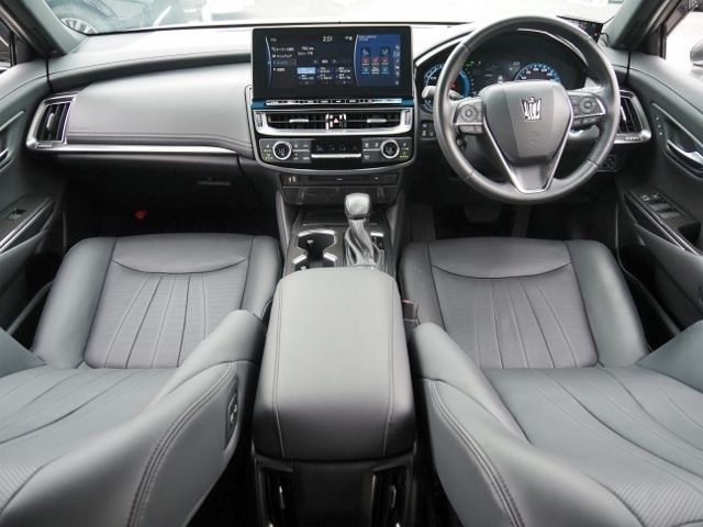 CROWN sedan hybrid