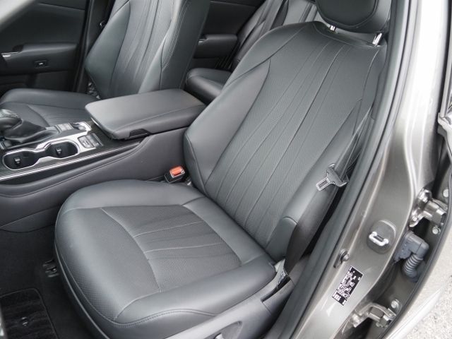 CROWN sedan hybrid