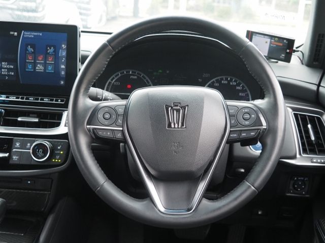 CROWN sedan hybrid