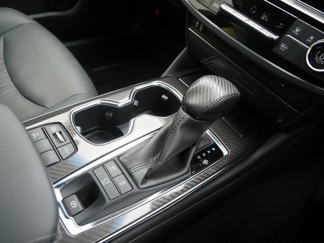 CROWN sedan hybrid