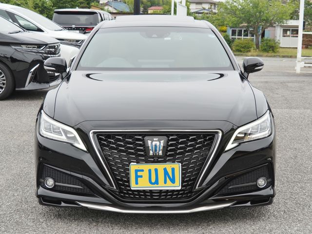 CROWN sedan hybrid