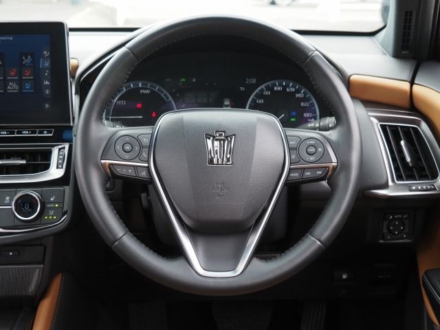 CROWN sedan hybrid
