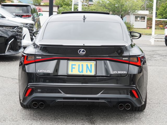 LEXUS IS300h