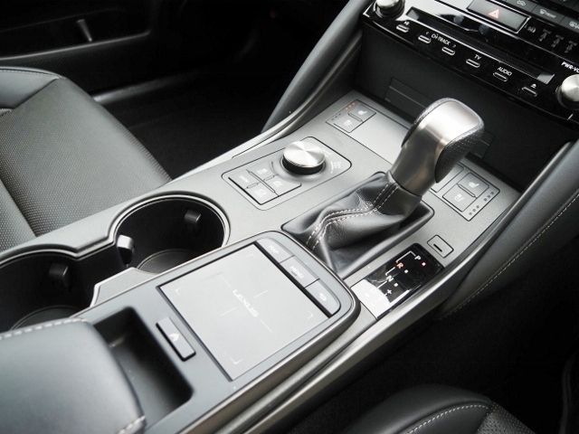 LEXUS IS300h