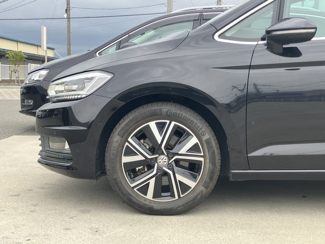 VOLKSWAGEN GOLF TOURAN