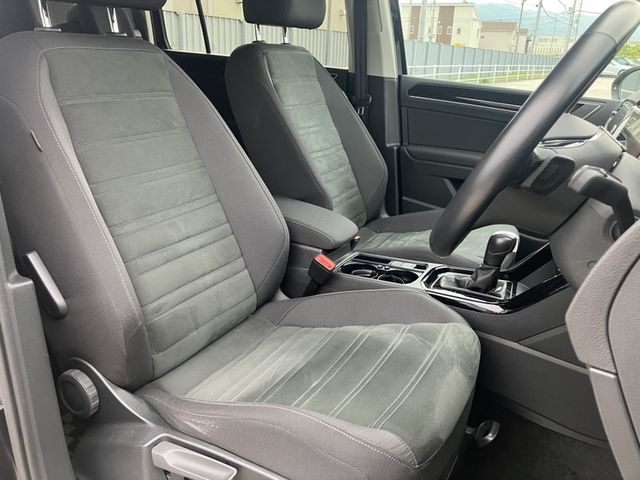 VOLKSWAGEN GOLF TOURAN