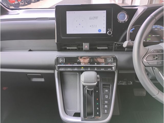 VOXY HYBRID