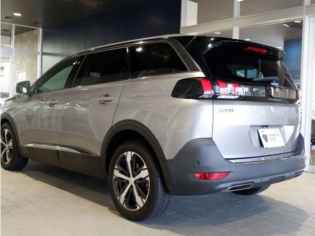 PEUGEOT 5008