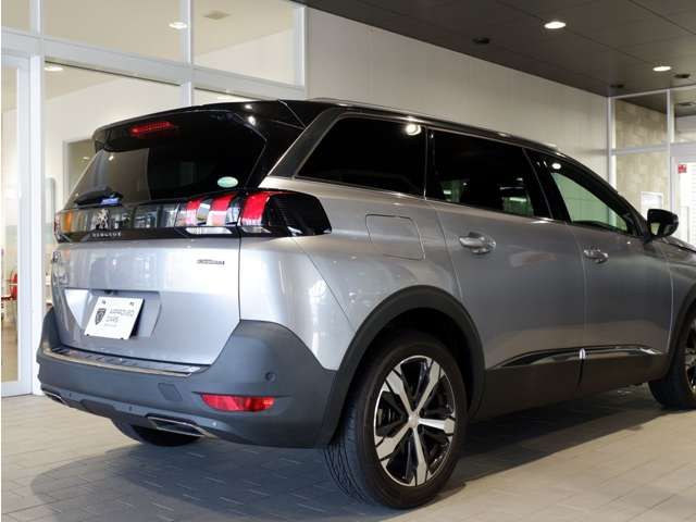 PEUGEOT 5008