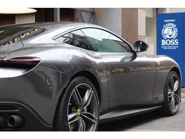 FERRARI Roma